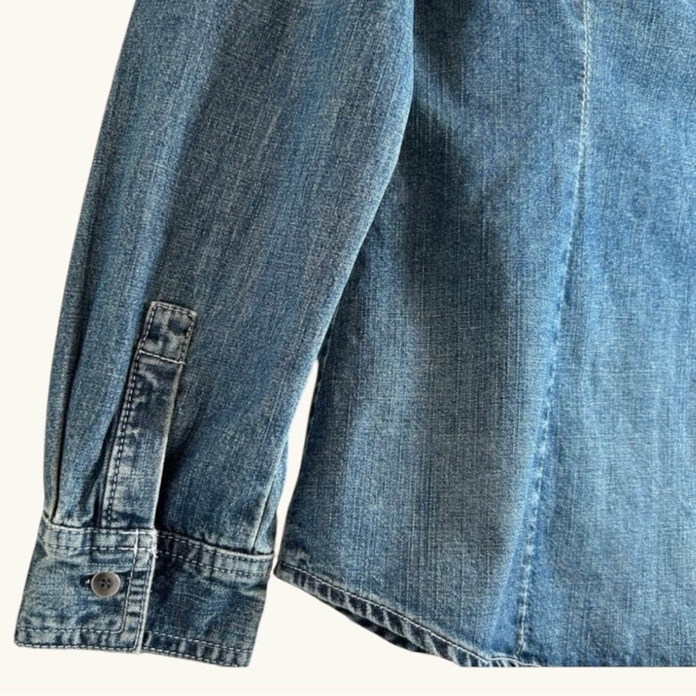 💙 Old Navy Classic Denim Button-Down Shirt | Med Wash | Size Small - Picture 4 of 7